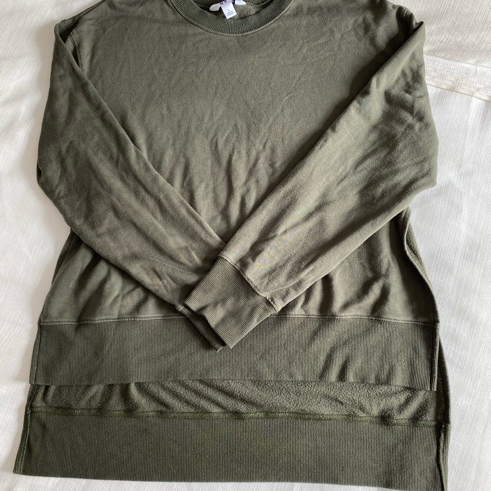 Green JoyLab athletic sweatshirt, slits up sides.